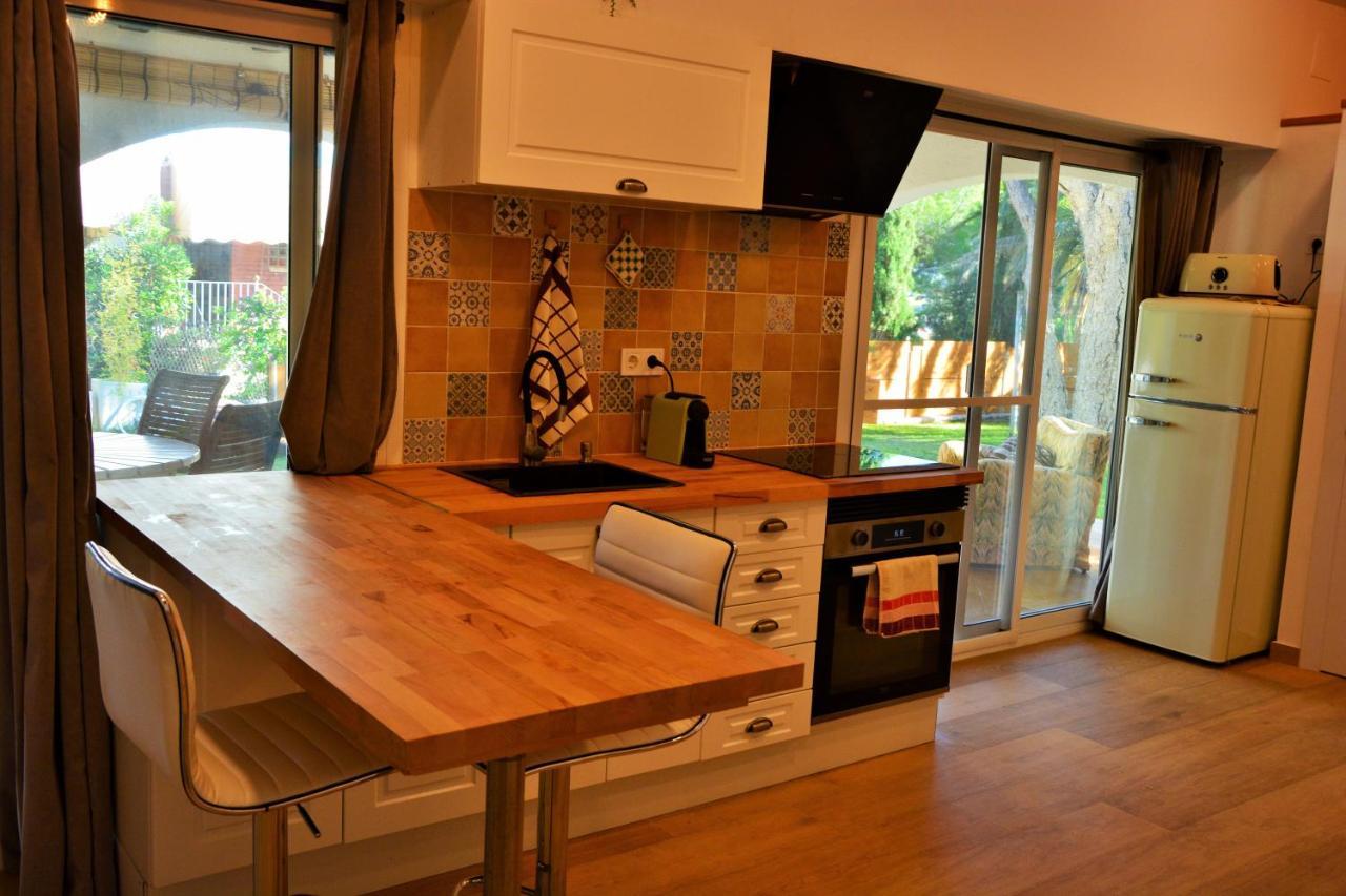 Villa Sitges El Ranch Amaizing Outdoor Areas Beaches At 5 Minutes Walk Sitges At 15 Min Drive Ac Pool Jacuzzi & Garden Xxl Calafell Esterno foto